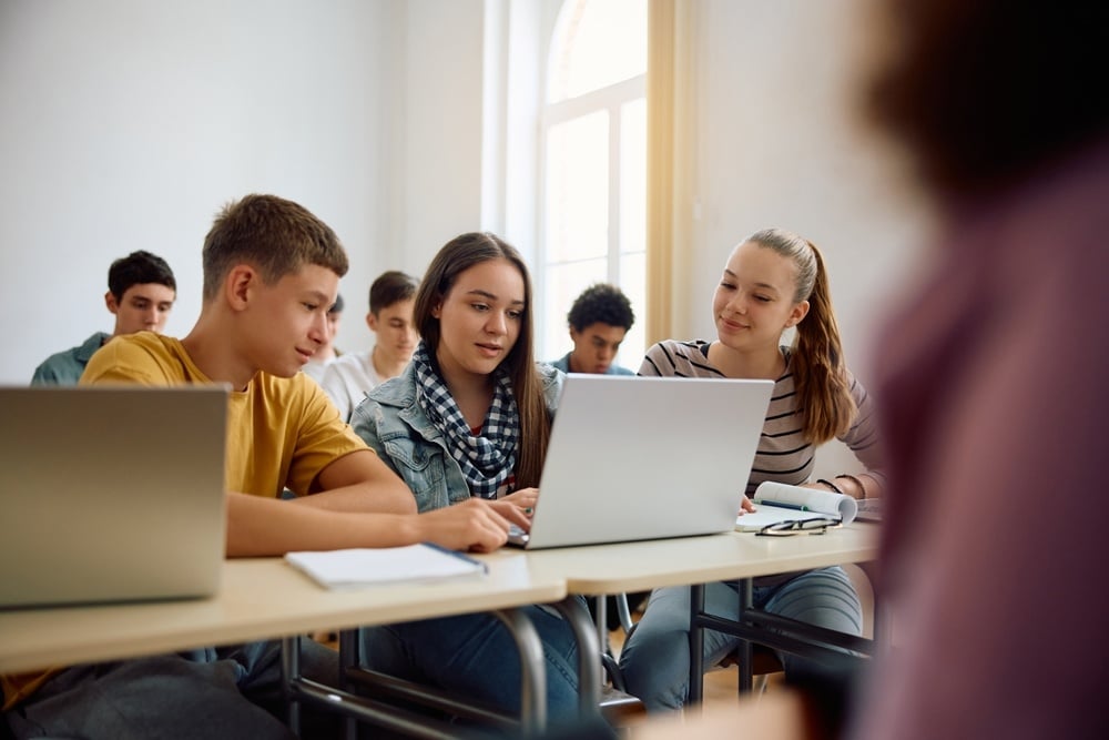 high-school-students-on-laptop