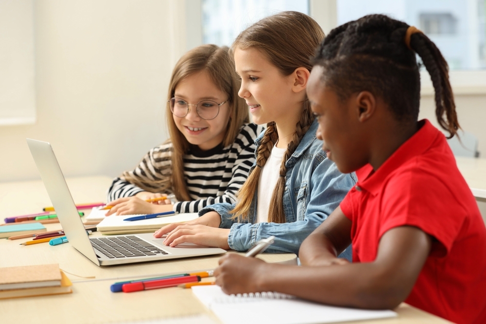 students-with-laptop